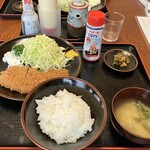 獅子王 - ロースカツ定食750円(税別)