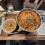 中国料理 九龍 - 赤担々麺（大盛）、ミニ麻婆丼セット