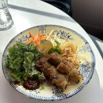 BEDA - ボブン (揚げ春巻きと汁なし麺)