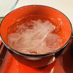 みのわ - 葛切りを氷で〆ています