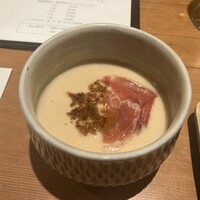 ミ・カサ - 鳥とニンニクとピーナッツのスープと生ハム