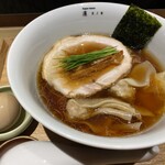 ニッポン ラーメン 凛 トウキョウ - 醤油ワンタンラーメン　¥1,700円+味玉トッピング  ¥230円。