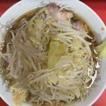 ラーメン二郎 - 小豚野菜からめニンニク