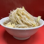 ラーメン二郎 - 小豚野菜からめニンニク