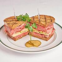 ローストビーフサンドウィッチ