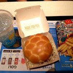 マクドナルド - サッカーボール型のバンズ！