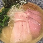 麺屋一燈 - チャーシュー香味そば(塩)近影。スープが透き通っています！！