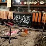 ウタリ - 尻尾から炭火に突っ込んでお燗します。