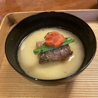 宮川町　水簾 - お雑煮、この感じは初めてくらいでしたが、とても美味しかったです。もう１杯いただきたかった