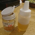 サンティ - 卓上 辛さ調整の唐辛子・甘さ調整の蜂蜜