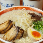 Menkuiya - お得な得盛りラーメン　麺が２倍　スープが1.5倍入っています