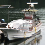 魚山人 - この船で送迎してくれます。