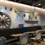 HOPPERS - 平日11時半過ぎです。12時前ぐらいから続々と来客。