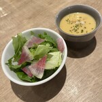 レストラン本陣 - サラダとスープです。