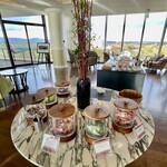 志摩観光ホテル　ベイスイート - ゲストラウンジのお菓子