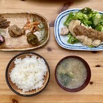 山草 - とりのみそダレ定食