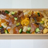 戸越銀座 鮨 ばんど - ばらチラシ ... 様々なネタが散りばめられ贅沢な感じではあります