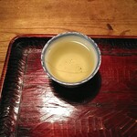 ななしの庵 - 烏龍茶:たぶん、日本の在来種。日本茶と烏龍茶の中間の味。いいとこ取りですごく飲みやすい。