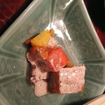 ななしの庵 - 人参餅は2種類使用。食感と味の違いがいいバランス。かつ、餅が