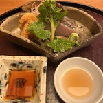 284659807 - 量少なめコース２６５６５円。ヒラメは唐墨粉で和えてあります。カラスミのインパクトの後に、ヒラメの旨味がじんわり。鰆藁焼きも本家の吉澤さんより旨味かな？
