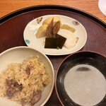 日本料理 太月 - 量少なめコース２６５６５円。ホタルイカと蕗の薹の土鍋ご飯。２合まるまる食べちゃいました笑