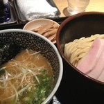 麺屋一燈 - メンマトッピング。スープが冷めてから入れないとどんどんスープが冷めてしまいます。。。