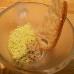 アニエルドール - 鮎のムース　アスパラとハーブアイス仕立てのパウダー