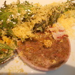 アニエルドール - 牛テールのテリーヌ　南瓜ムースとミモレットと紫マスタード添え