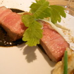 アニエルドール - イベリコ豚肩ロースのロティ　イカスミソース　スパイスパン粉