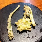 手打ち蕎麦 天ぷら 梅三 - 行者にんにく、フキノトウ、ウドの新芽