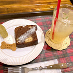 カフェ ワン - ココアのケーキ