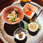 手打ち蕎麦 天ぷら 梅三 - ホタルイカの酢味噌和え、アメーラトマトのチーズ焼、蕎麦味噌、蕎麦の鉄火太巻