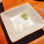 手打ち蕎麦 天ぷら 梅三 - 天ぷらの塩は二種類