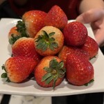 小料理 椿 - 大粒のいちご