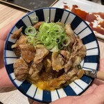 炭火焼鳥issiki - 締め牛すじミニ丼　お茶碗サイズ