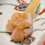 すが弥 - 塩締めして無駄な水分を抜いて寝かせた小柱。貝の旨みが凝縮しておりました