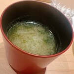 すが弥 - アオサのお味噌汁。お出汁が効いています