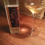 ななしの庵 - 権化(日本酒)①　室町時代の製法らしい。癖のない果実酒の感じ。アルコールのうっとうしさが全くなく、糀の発酵による酸味と米の甘味が非常に飲みやすい。これは衝撃。