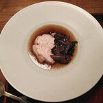 ななしの庵 - 鳥むね肉のキノコソース漬け　キノコは秋にとったものを保存食として再活用。胸肉は適度に水分を残しており、食べやすい。かつ、キノコの出汁がしっかり出ている。本日ベスト1