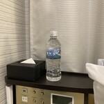 アパホテル - ドリンク写真:アパホテルのミネラルウォーターも頂きましょう！