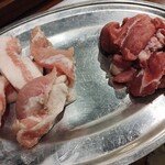 塩ホルモン 炭や - きっと豚トロとカシラ