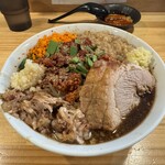 ラーメン鷹の目 - 限定 スタミナ系台湾ラーメン 1300円　豚マシ 250円　コール：全マシ