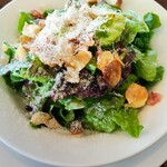 レストランＤｏｎ - カリカリベーコンとガーリックチップのサラダ