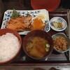 炭火焼専門食処 白銀屋
