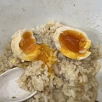 煮干らーめん 川むら - 心意気味玉をパカっと！こりゃヤバい！！！