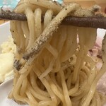 煮干らーめん 川むら - 麺は菅野製麺所特製太麺。もっちりと食べ応え抜群のやつだねー