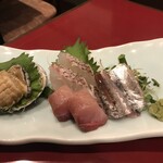 ニュー新橋ビル 牡蠣入レ時 - 貝と鮮魚の刺身盛り合わせ