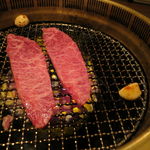 SATOブリアン - 鹿児島の北薩摩牛のイチボ 山葵醤油で、カメノコウ（赤身） つけだれで4