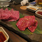 SATOブリアン - 鹿児島の北薩摩牛のイチボ 山葵醤油で、カメノコウ（赤身） つけだれで1