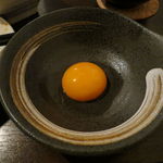 SATOブリアン - 宮崎牛のヒレのすき焼き、にんにくたまり醤油と長崎の雲仙の卵で4